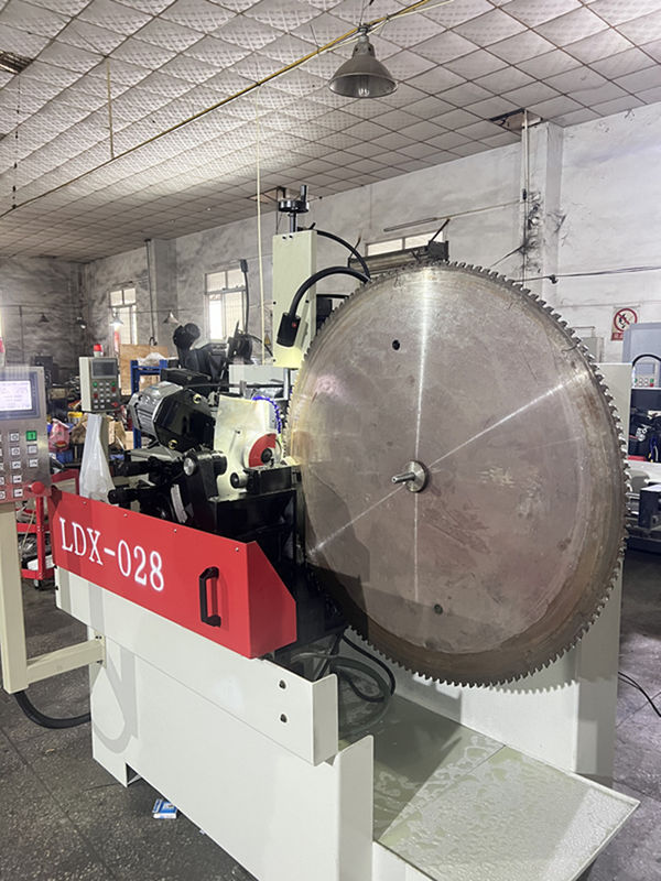 LDX-028A Lamina di sega di diametro 400-1500MM Legatura automatica lamina di sega circolare di lega Produttore
